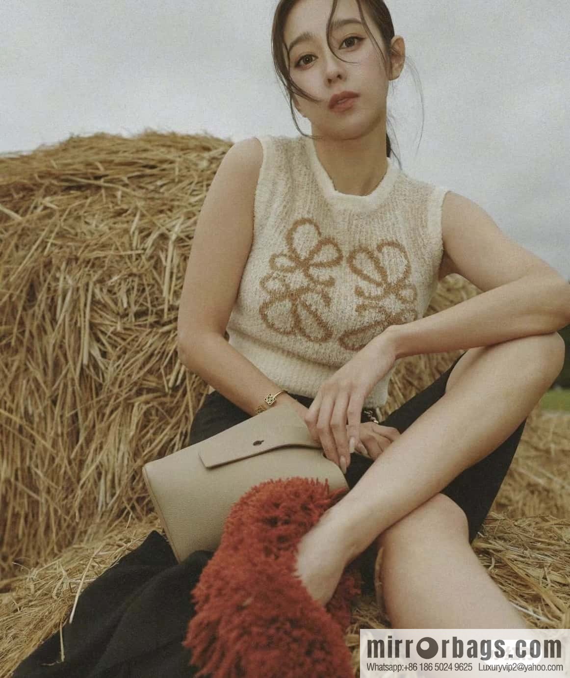 LOEWE latest 𝑷𝒆𝒃𝒃𝒍𝒆 bucket bag 0705 sand color