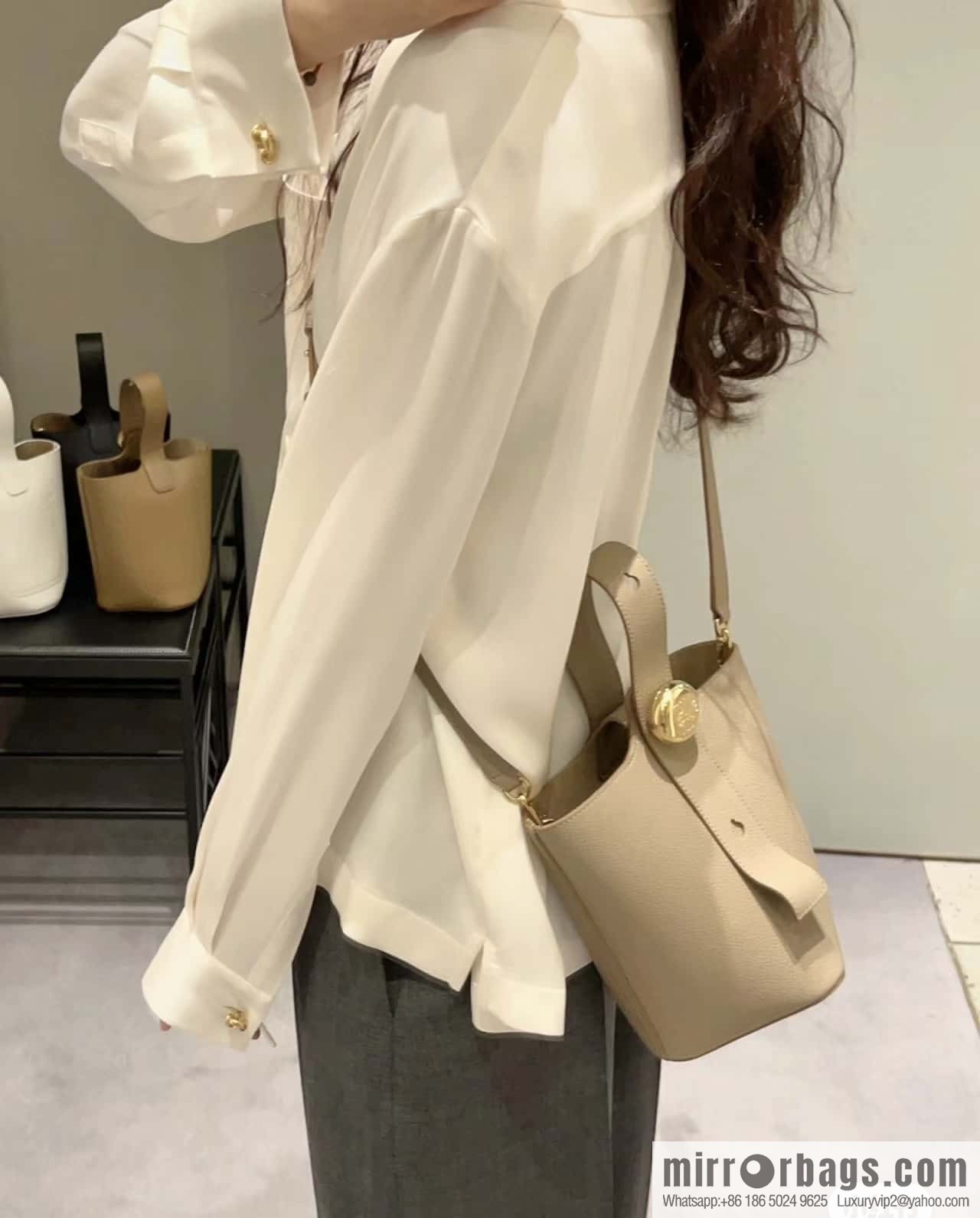 LOEWE latest 𝑷𝒆𝒃𝒃𝒍𝒆 bucket bag 0705 sand color