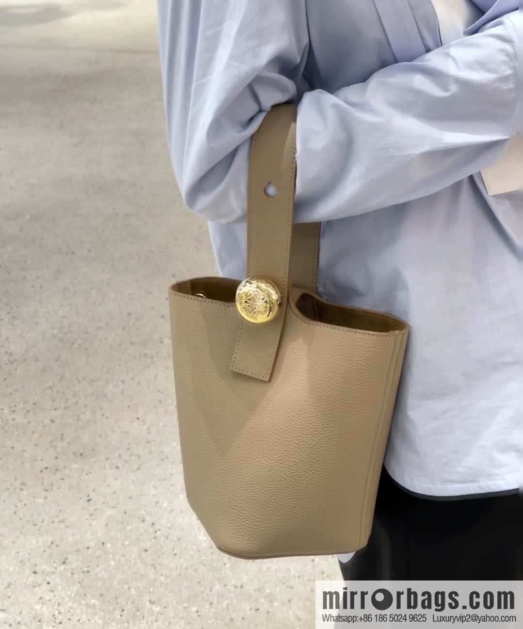 LOEWE latest 𝑷𝒆𝒃𝒃𝒍𝒆 bucket bag 0705 sand color