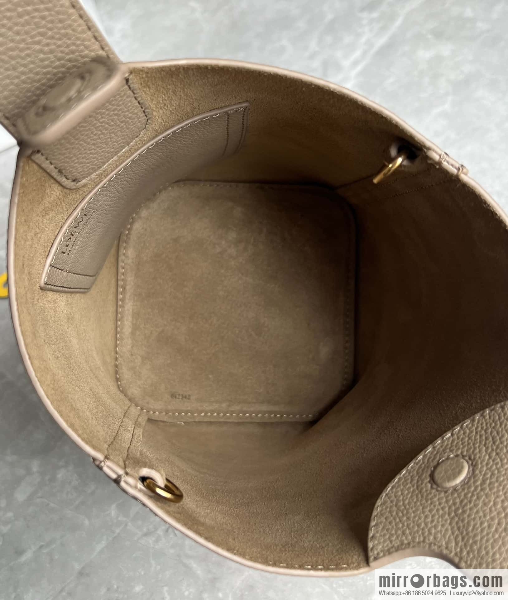 LOEWE latest 𝑷𝒆𝒃𝒃𝒍𝒆 bucket bag 0705 sand color