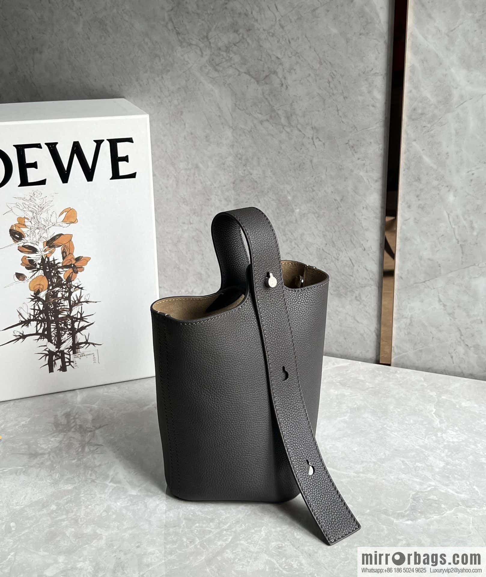 LOEWE latest 𝑷𝒆𝒃𝒃𝒍𝒆 bucket bag 0705 lychee pattern black