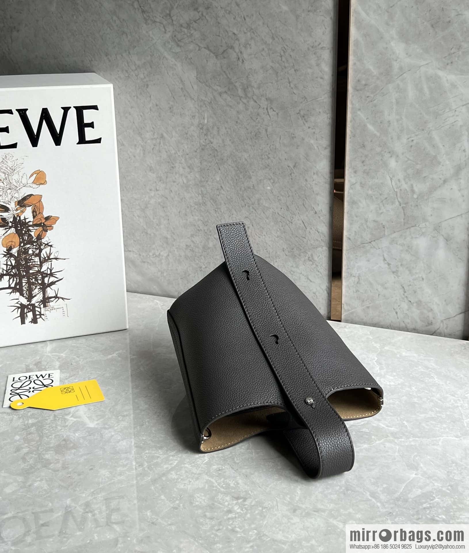 LOEWE latest 𝑷𝒆𝒃𝒃𝒍𝒆 bucket bag 0705 lychee pattern black