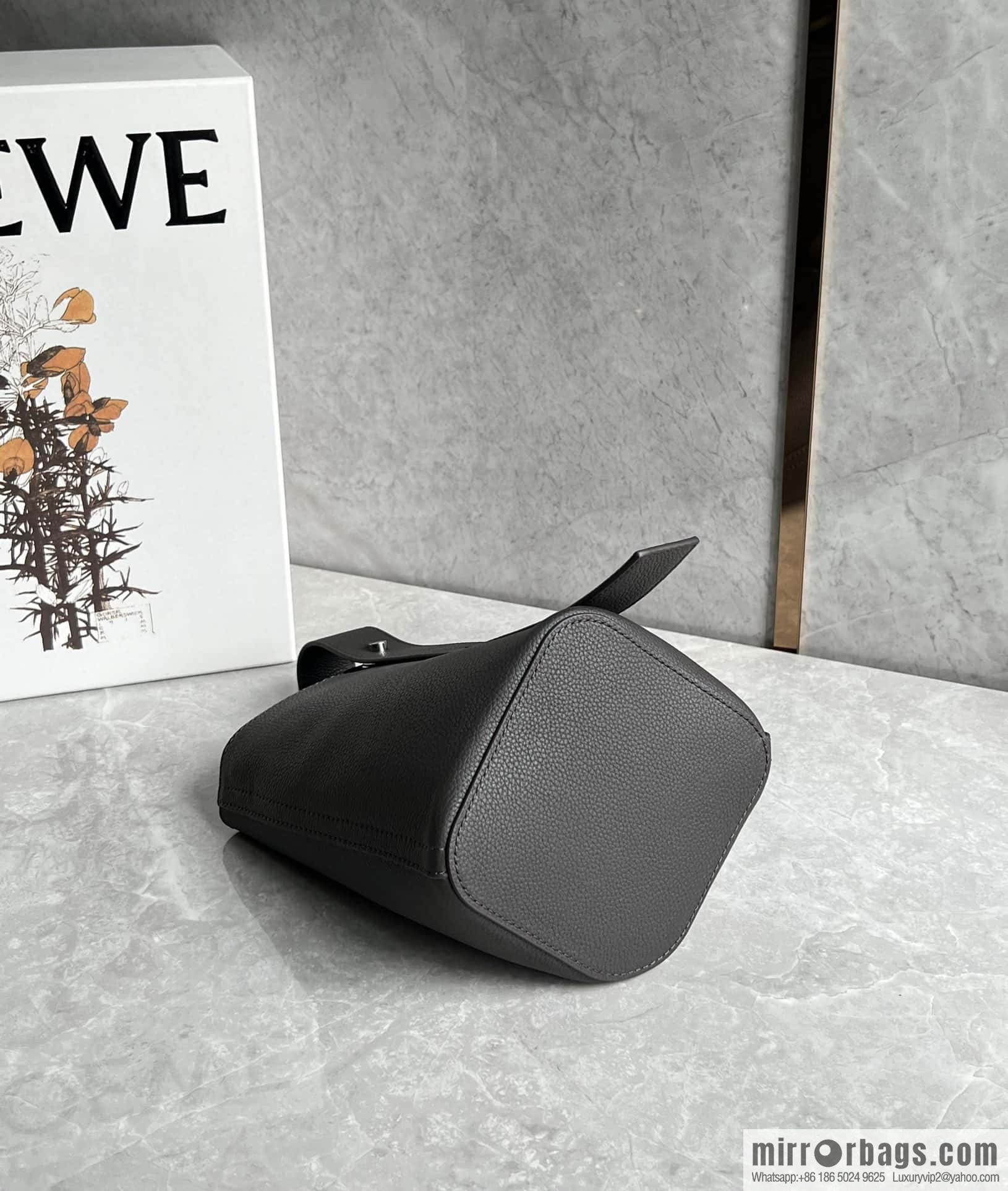 LOEWE latest 𝑷𝒆𝒃𝒃𝒍𝒆 bucket bag 0705 lychee pattern black