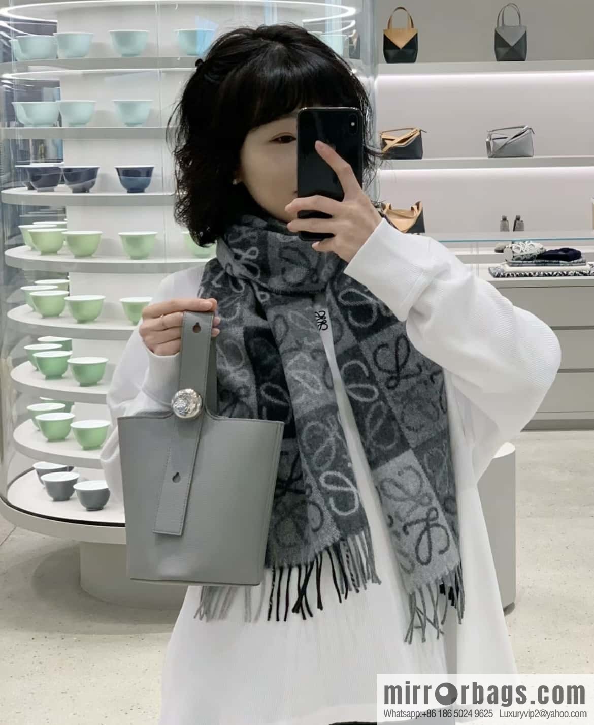 LOEWE latest 𝑷𝒆𝒃𝒃𝒍𝒆 bucket bag 0705 lychee pearl gray