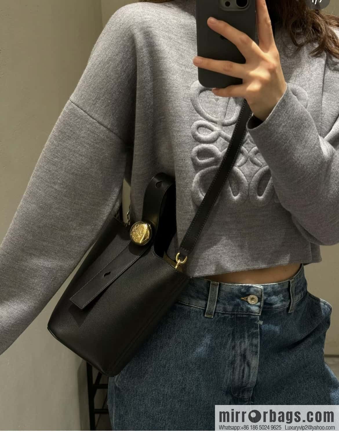 LOEWE 𝑷𝒆𝒃𝒃𝒍𝒆 bucket bag 0705 black