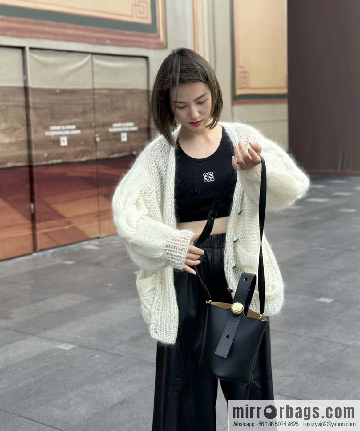 LOEWE 𝑷𝒆𝒃𝒃𝒍𝒆 bucket bag 0705 black