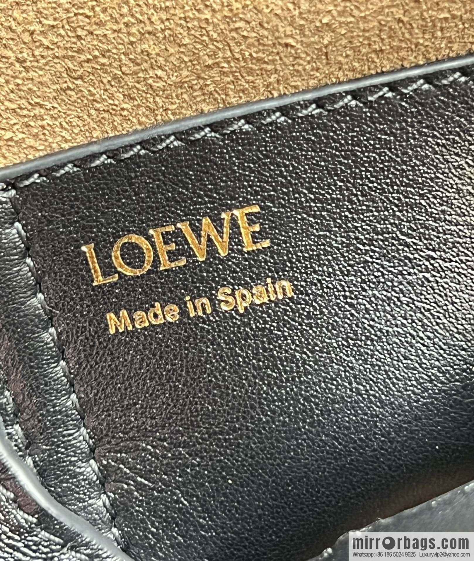 LOEWE 𝑷𝒆𝒃𝒃𝒍𝒆 bucket bag 0705 black