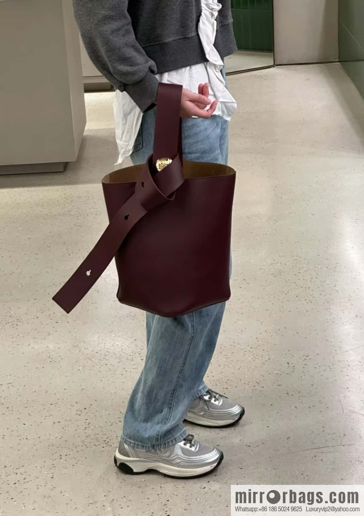 LOEWE Latest 𝑷𝒆𝒃𝒃𝒍𝒆 bucket bag 0703