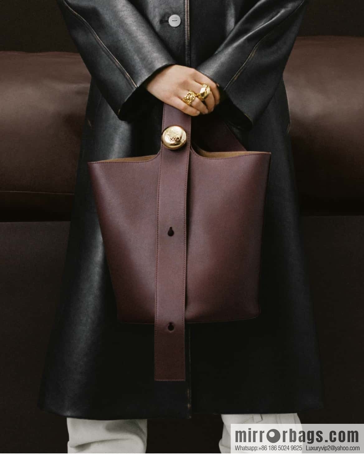 LOEWE Latest 𝑷𝒆𝒃𝒃𝒍𝒆 bucket bag 0703