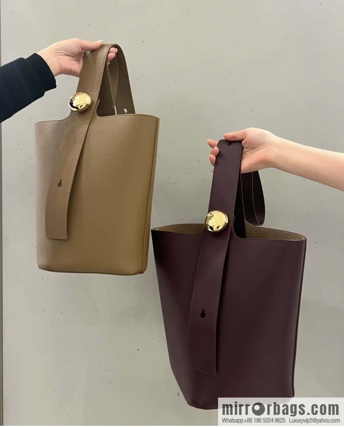 LOEWE Latest 𝑷𝒆𝒃𝒃𝒍𝒆 bucket bag 0703