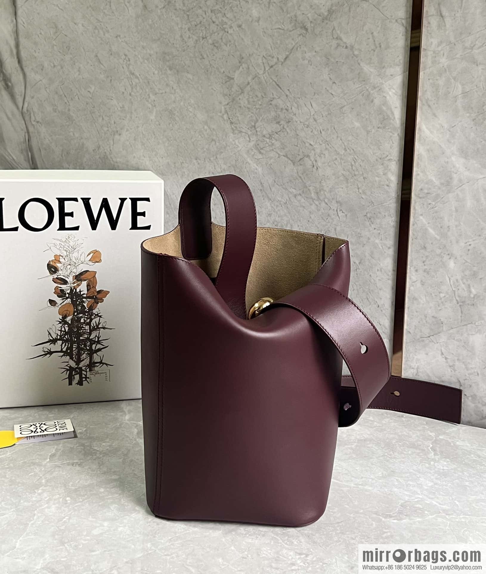 LOEWE Latest 𝑷𝒆𝒃𝒃𝒍𝒆 bucket bag 0703