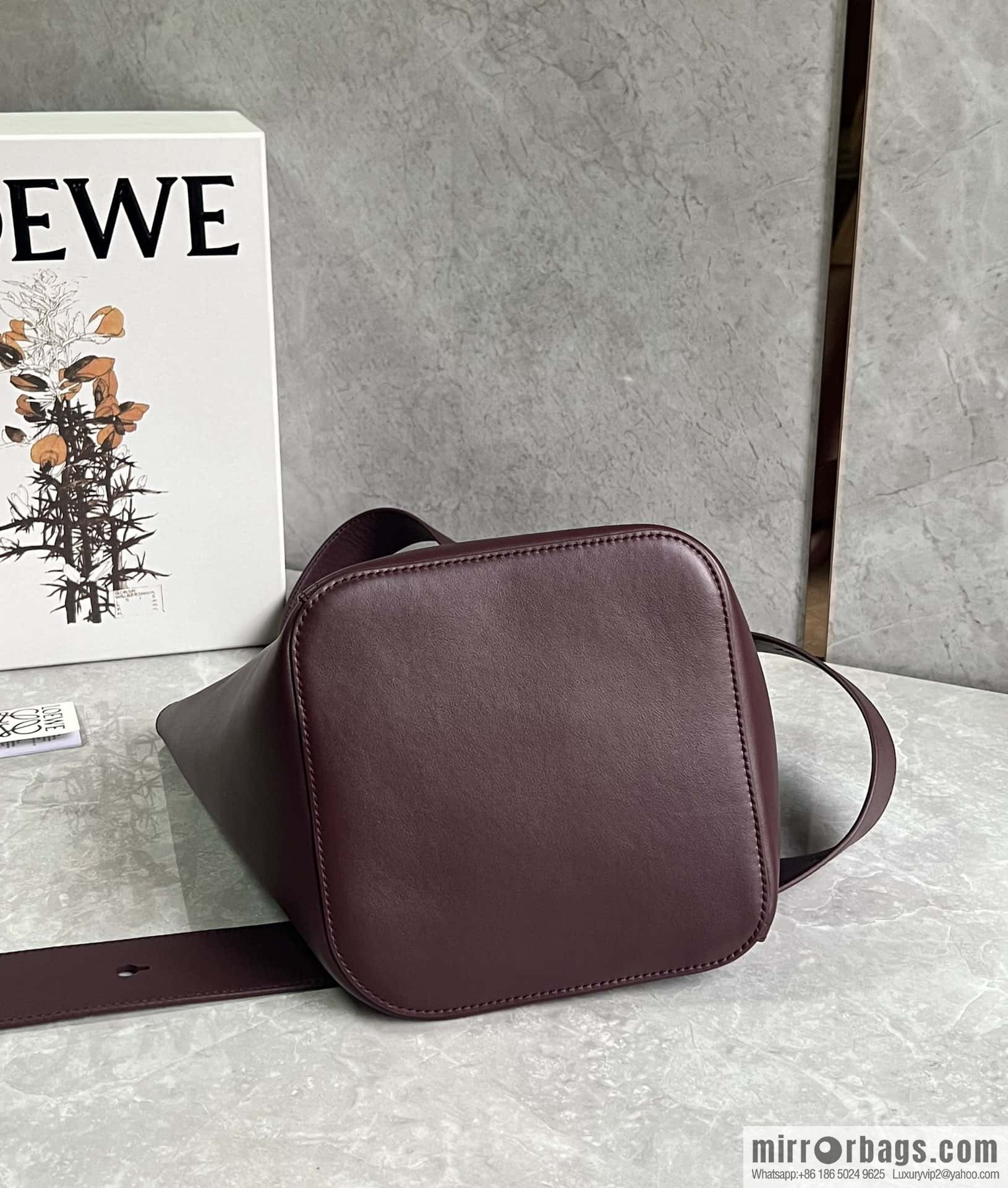 LOEWE Latest 𝑷𝒆𝒃𝒃𝒍𝒆 bucket bag 0703