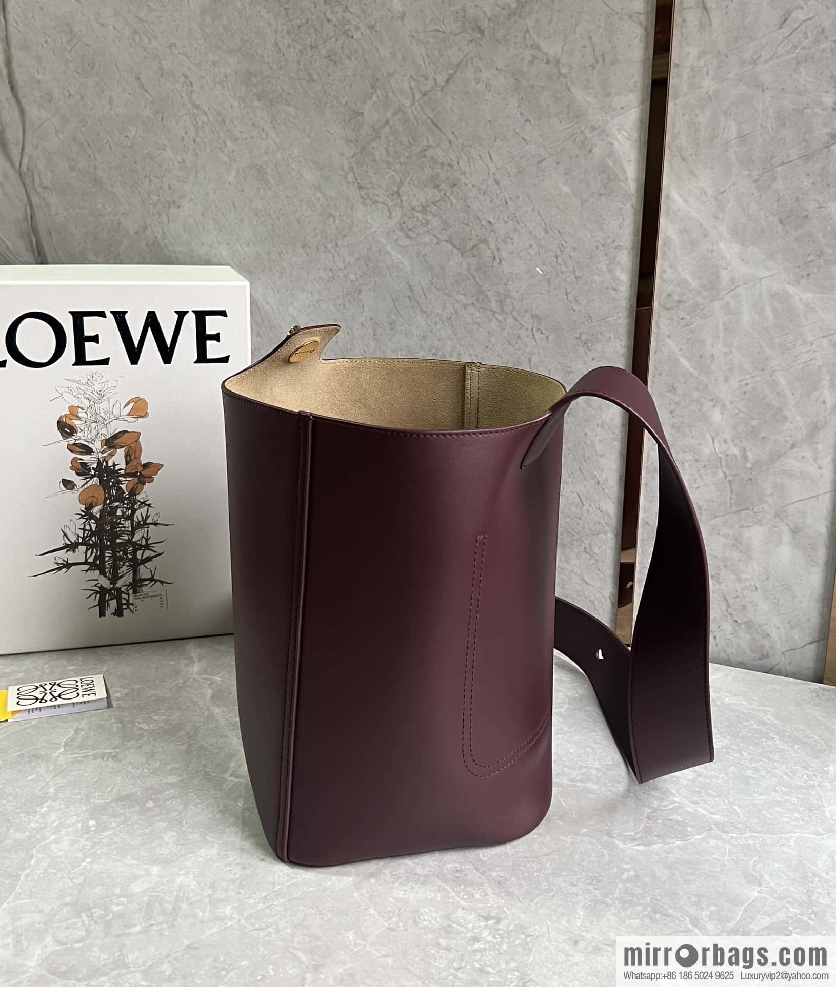 LOEWE Latest 𝑷𝒆𝒃𝒃𝒍𝒆 bucket bag 0703