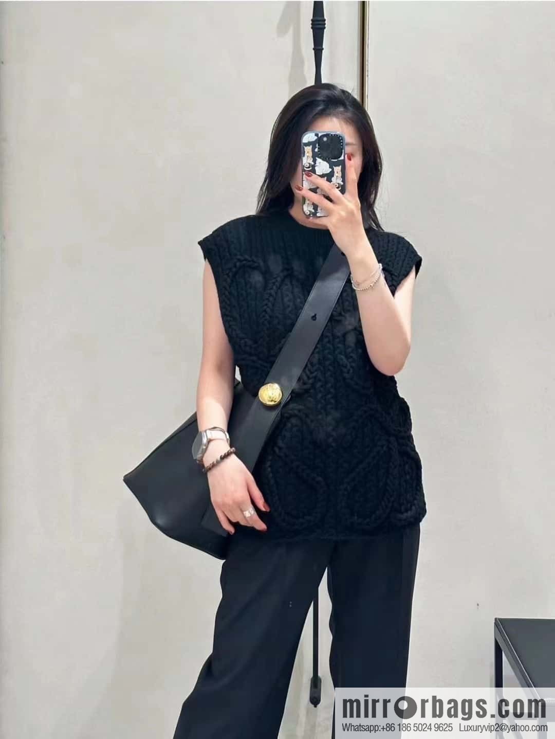 LOEWE 𝑷𝒆𝒃𝒃𝒍𝒆 bucket bag 0703 black