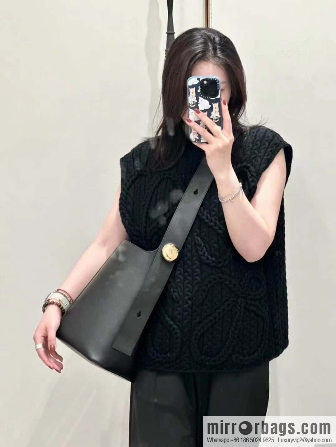 LOEWE 𝑷𝒆𝒃𝒃𝒍𝒆 bucket bag 0703 black