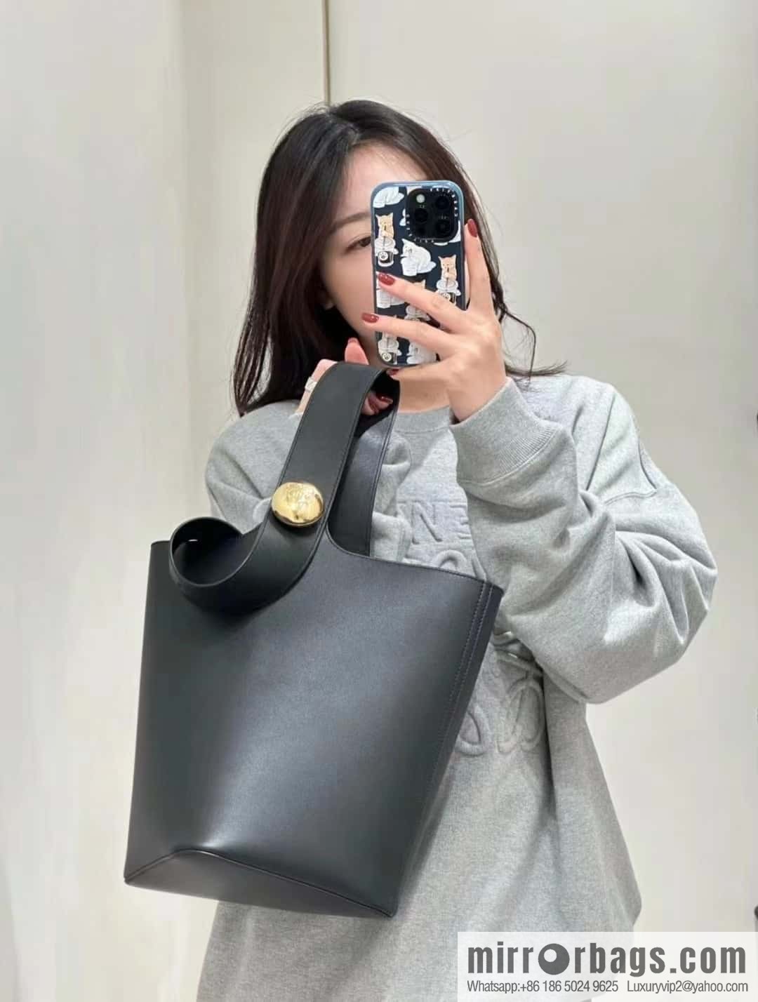 LOEWE 𝑷𝒆𝒃𝒃𝒍𝒆 bucket bag 0703 black