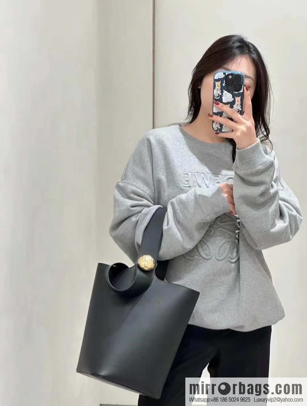 LOEWE 𝑷𝒆𝒃𝒃𝒍𝒆 bucket bag 0703 black