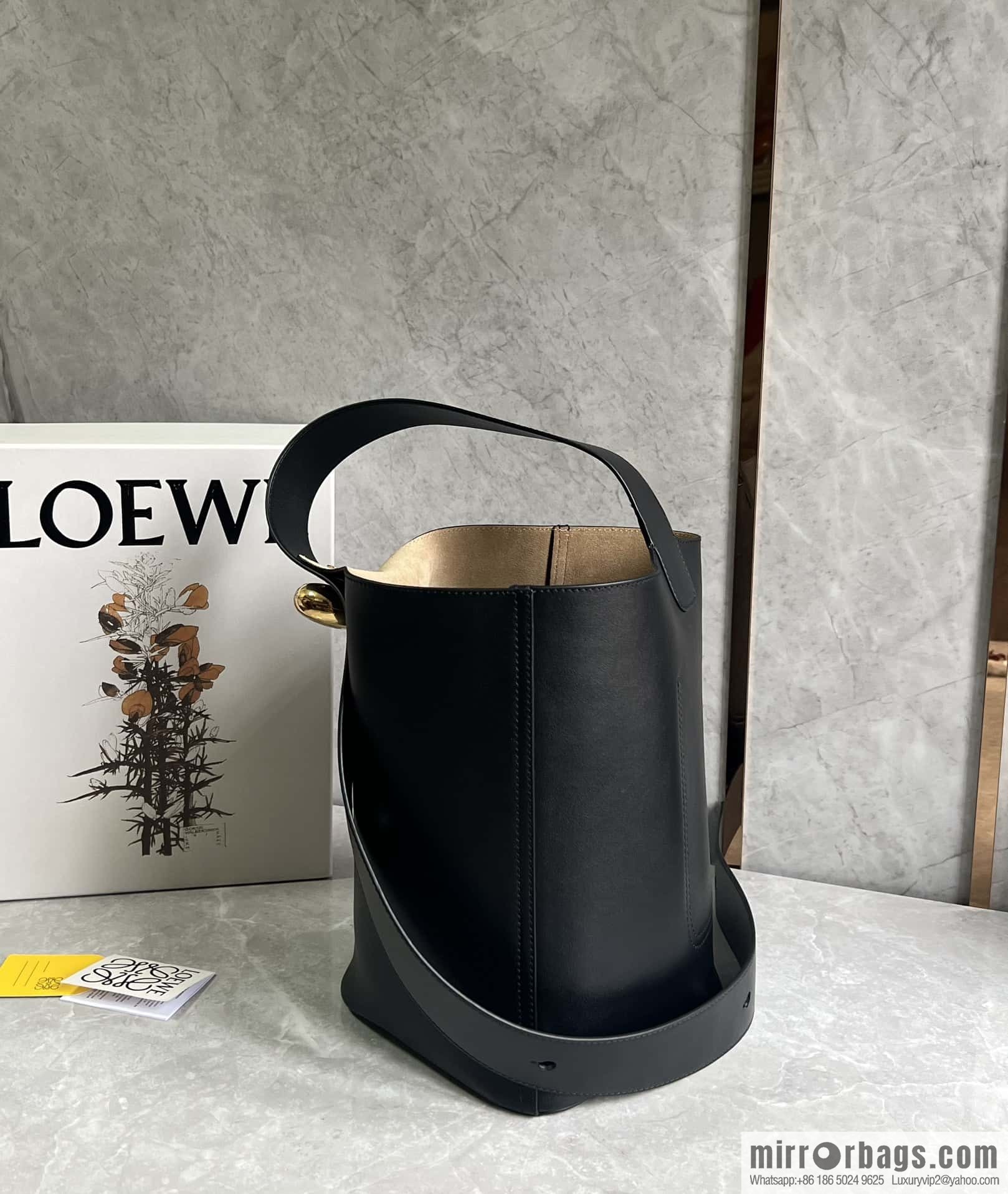 LOEWE 𝑷𝒆𝒃𝒃𝒍𝒆 bucket bag 0703 black