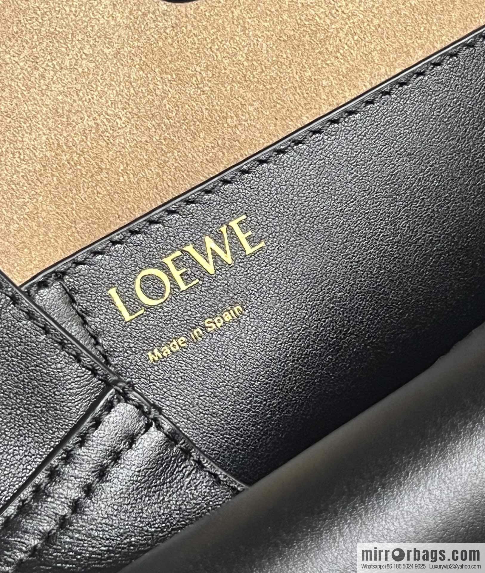 LOEWE 𝑷𝒆𝒃𝒃𝒍𝒆 bucket bag 0703 black