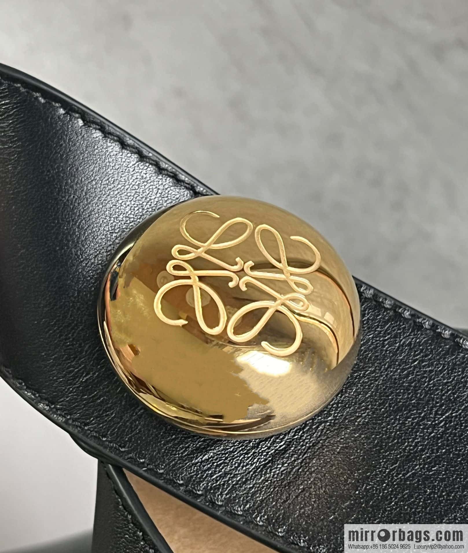 LOEWE 𝑷𝒆𝒃𝒃𝒍𝒆 bucket bag 0703 black