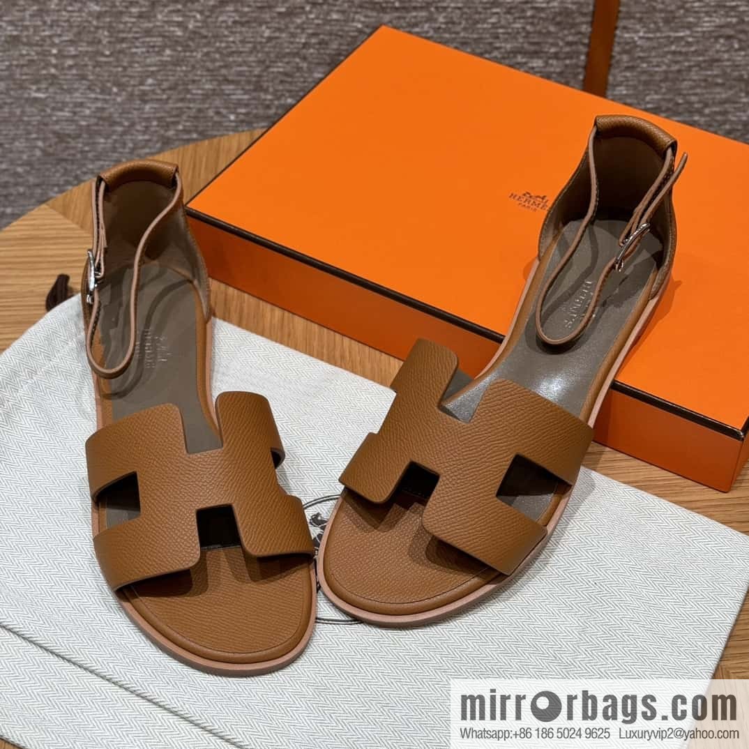 Hermès H's must-wear sandals in spring and summer