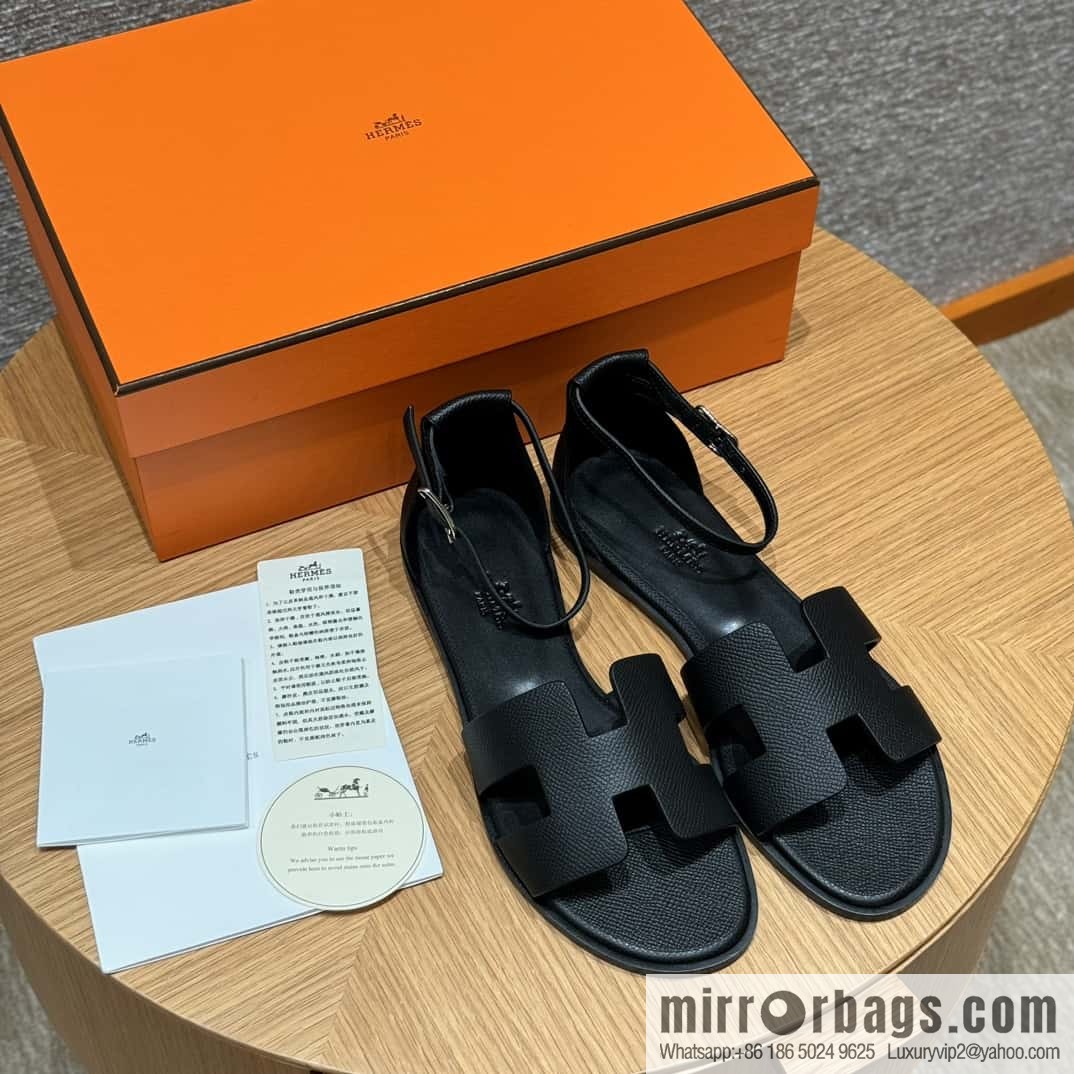 Hermès H's must-wear sandals in spring and summer