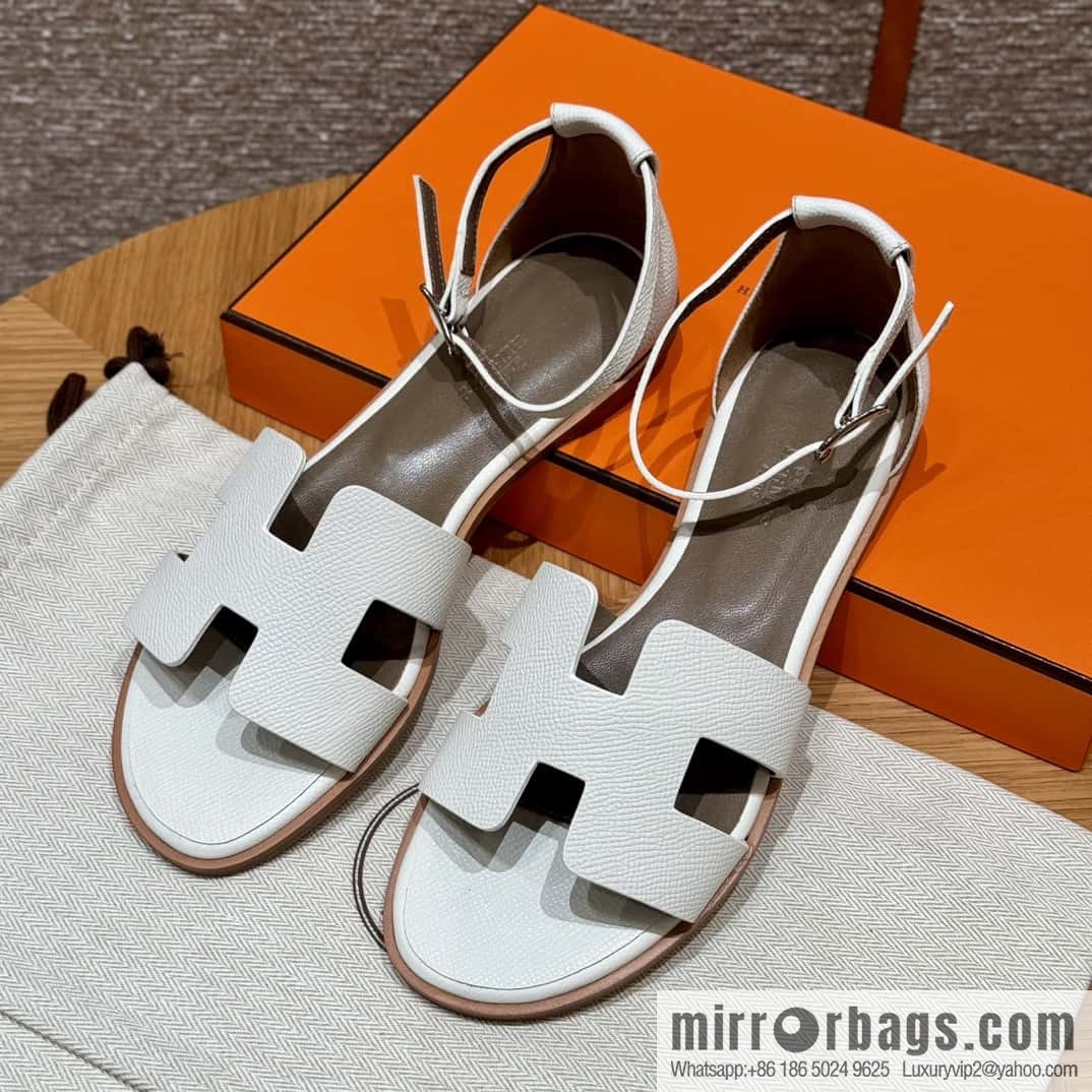 Hermès H's must-wear sandals in spring and summer