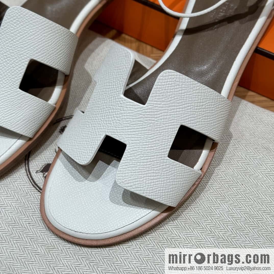 Hermès H's must-wear sandals in spring and summer