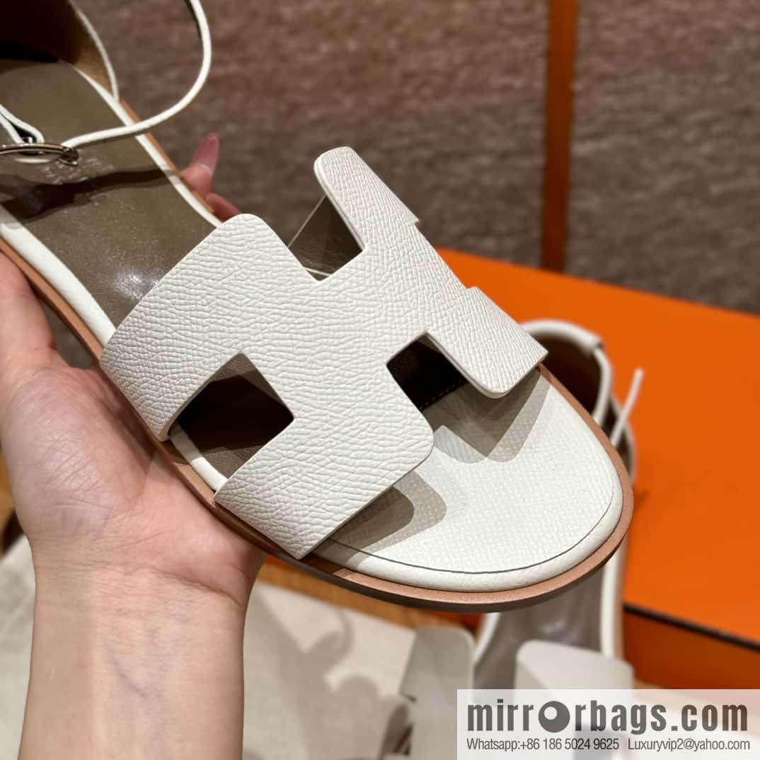 Hermès H's must-wear sandals in spring and summer