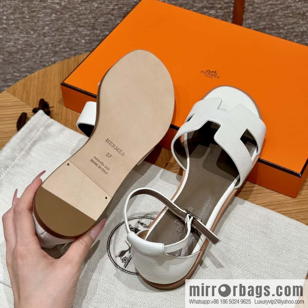 Hermès H's must-wear sandals in spring and summer