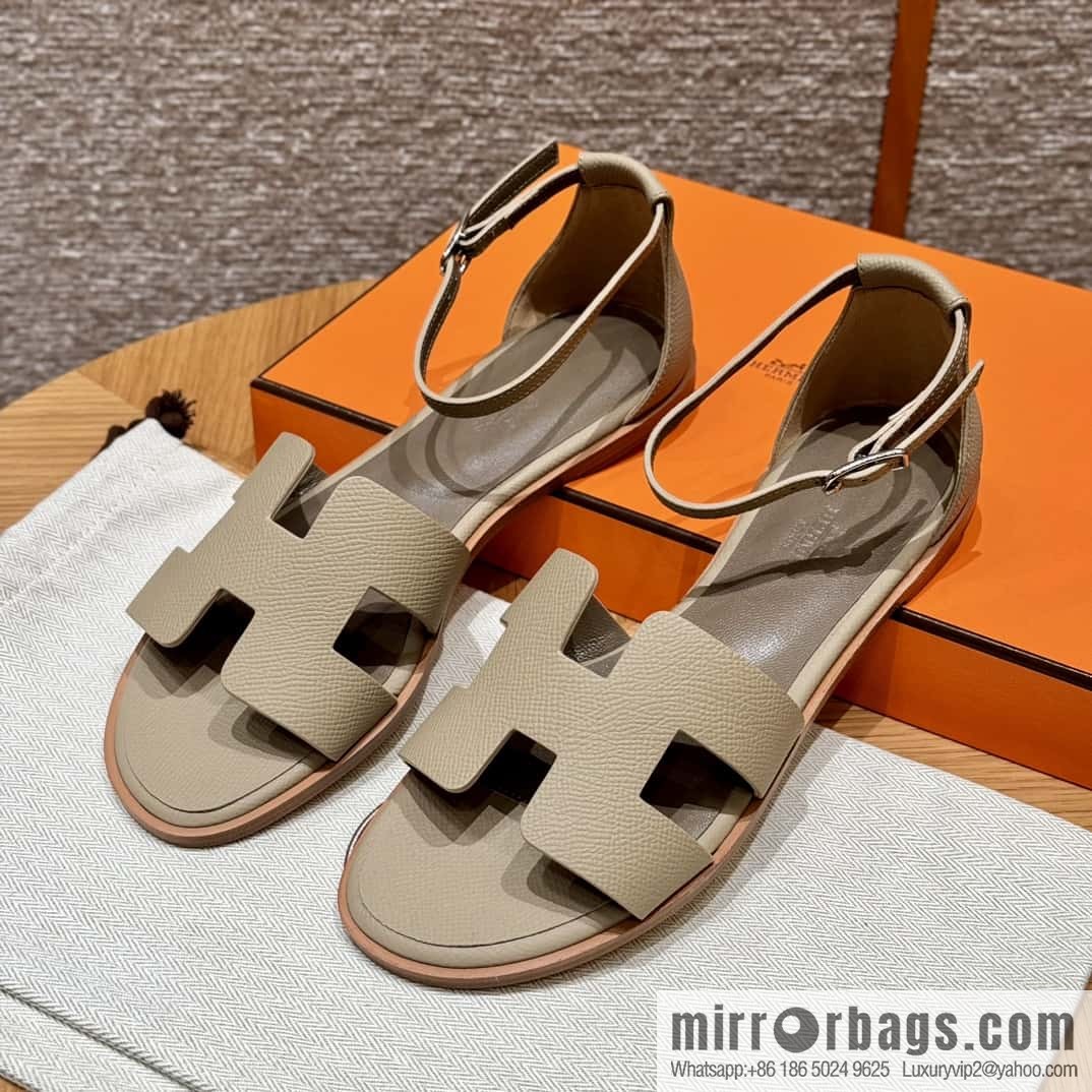 Hermès H's must-wear sandals in spring and summer