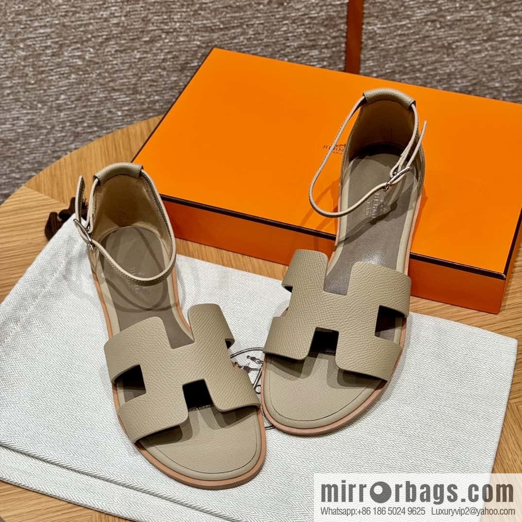 Hermès H's must-wear sandals in spring and summer