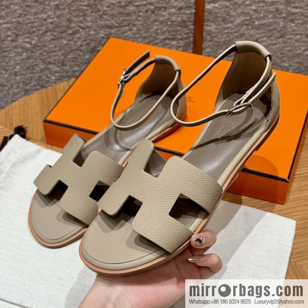 Hermès H's must-wear sandals in spring and summer