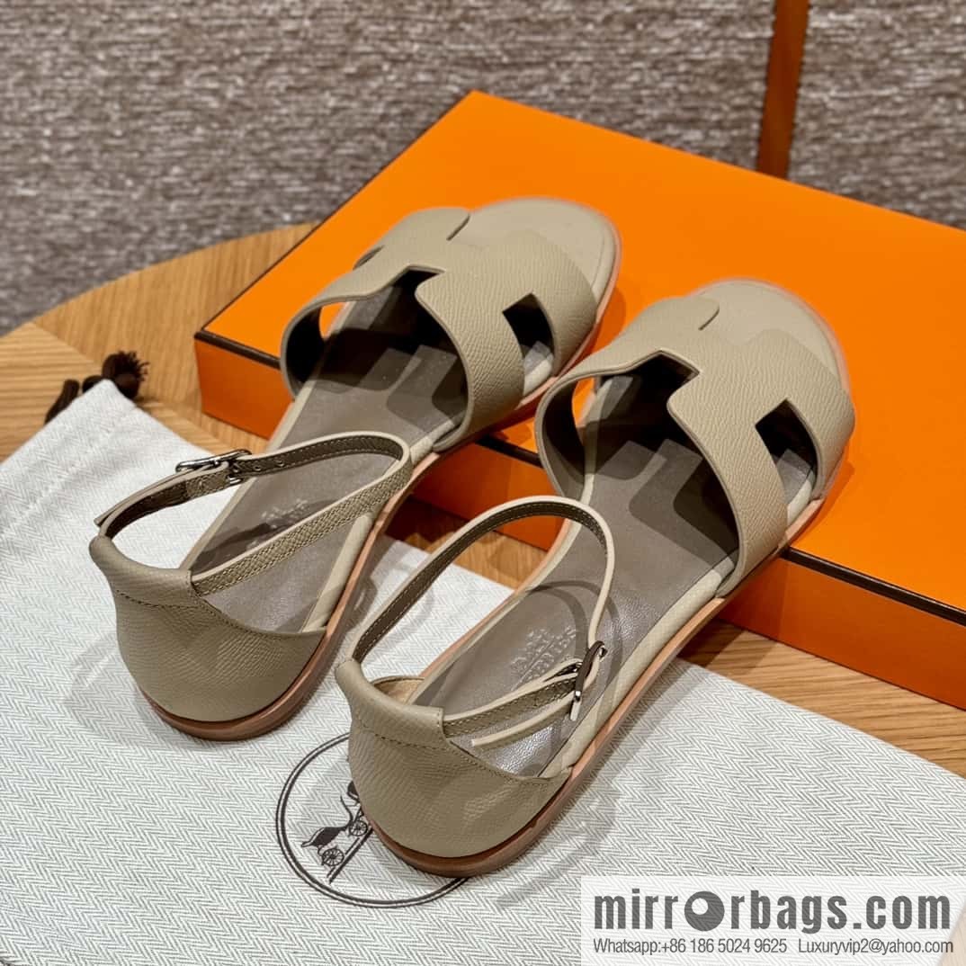 Hermès H's must-wear sandals in spring and summer