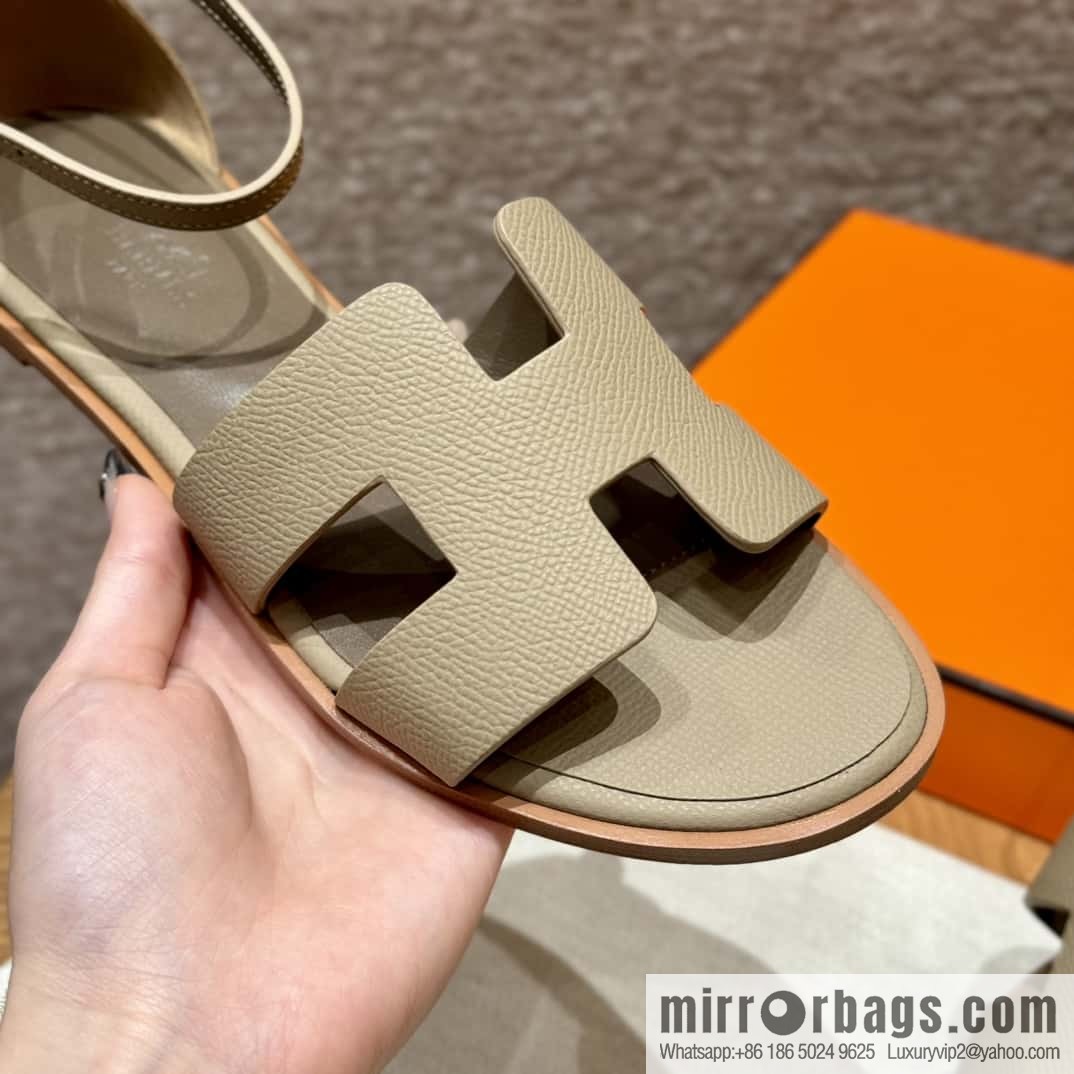 Hermès H's must-wear sandals in spring and summer