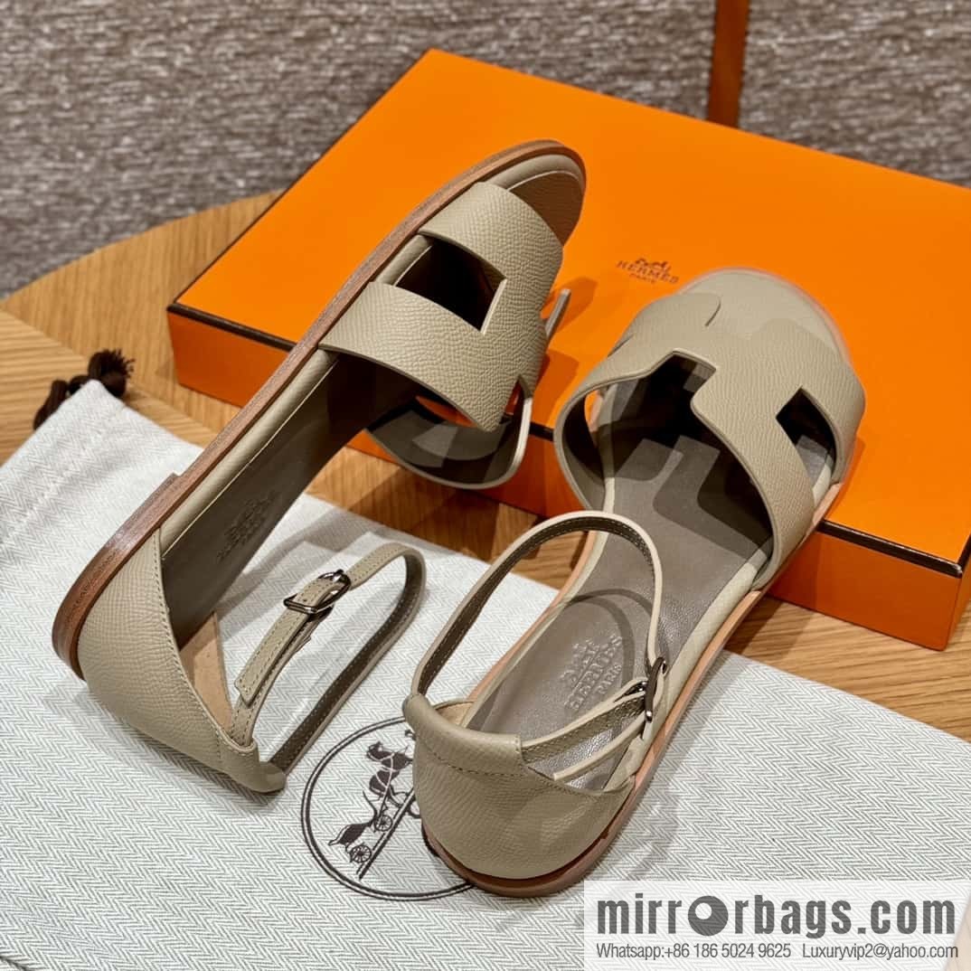 Hermès H's must-wear sandals in spring and summer