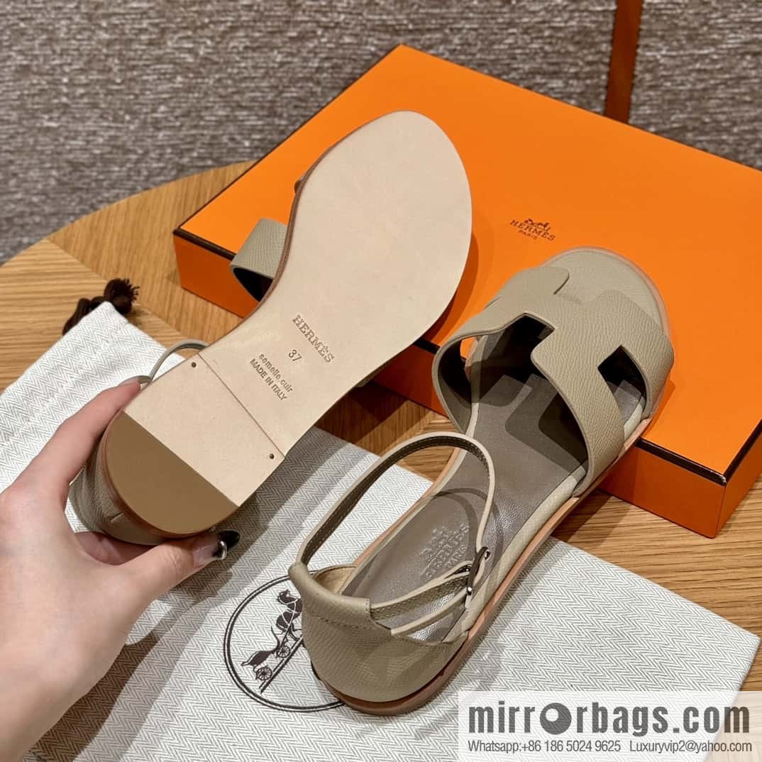 Hermès H's must-wear sandals in spring and summer