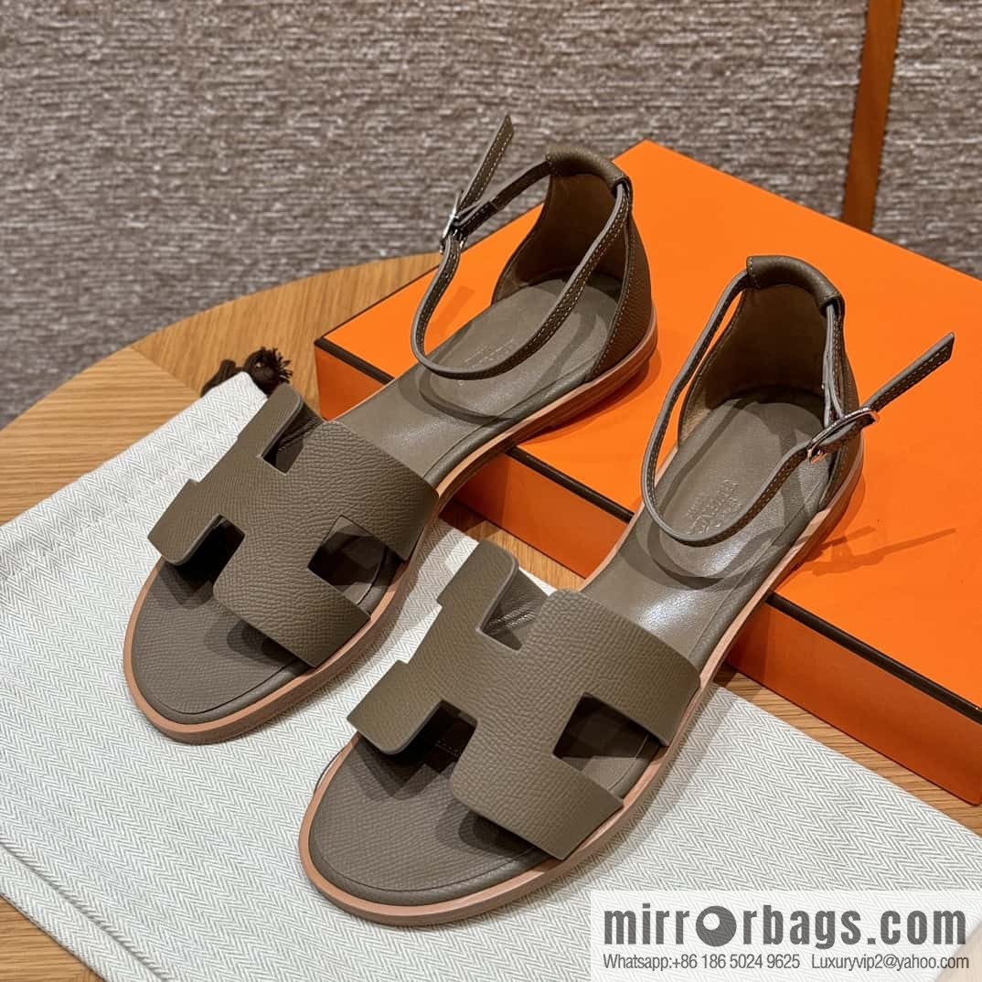 Hermès H's must-wear sandals in spring and summer