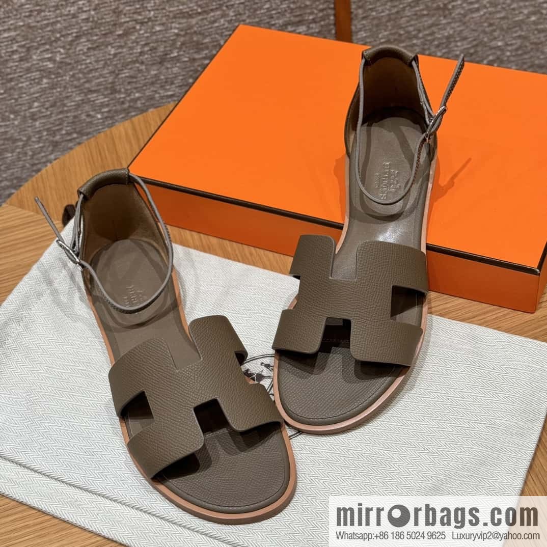 Hermès H's must-wear sandals in spring and summer