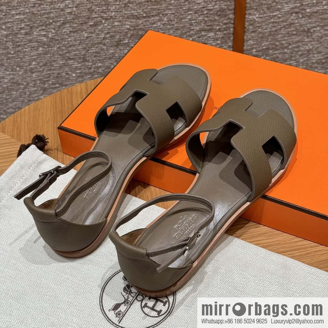 Hermès H's must-wear sandals in spring and summer