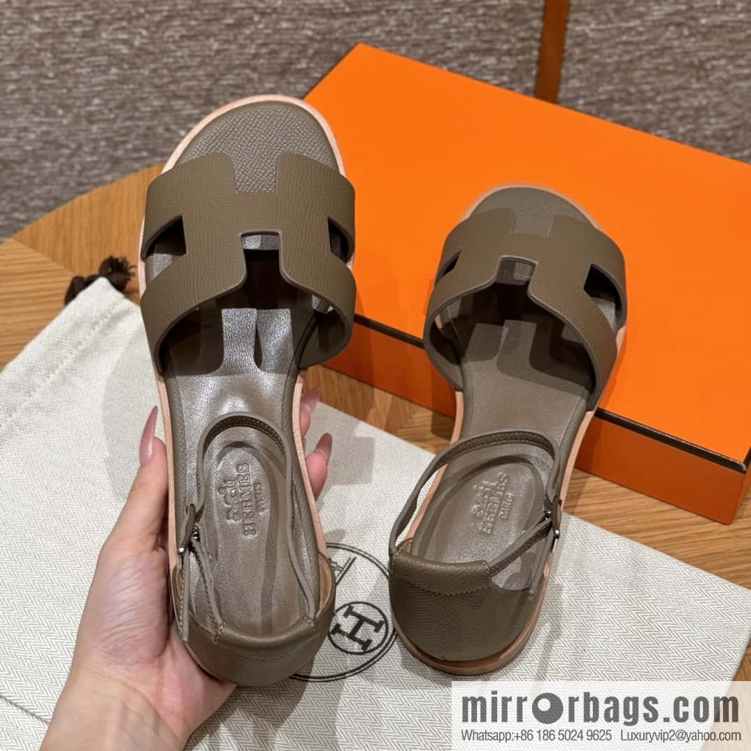 Hermès H's must-wear sandals in spring and summer