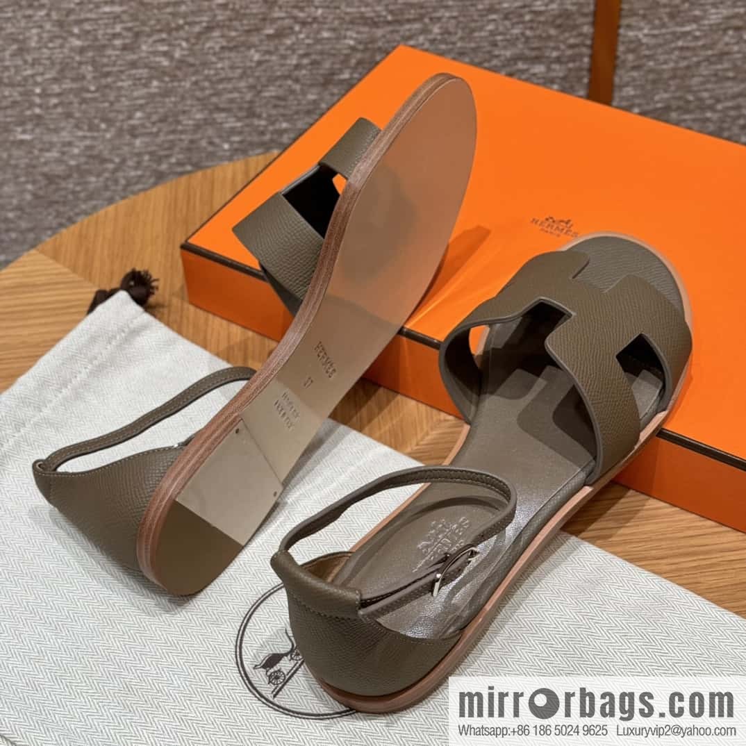 Hermès H's must-wear sandals in spring and summer