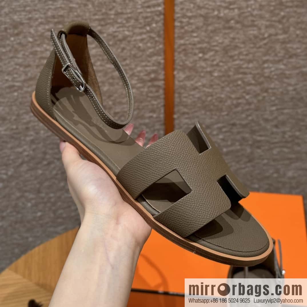 Hermès H's must-wear sandals in spring and summer