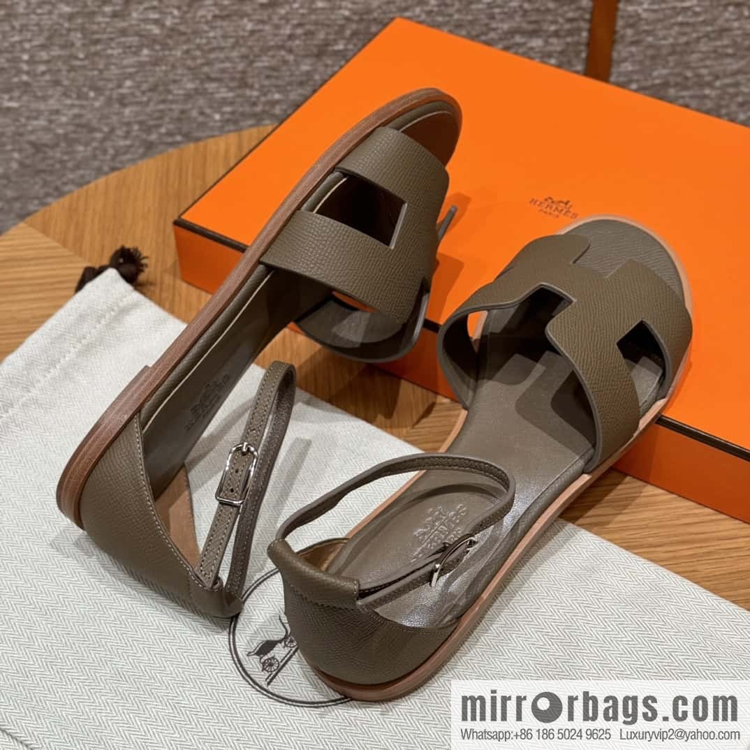 Hermès H's must-wear sandals in spring and summer