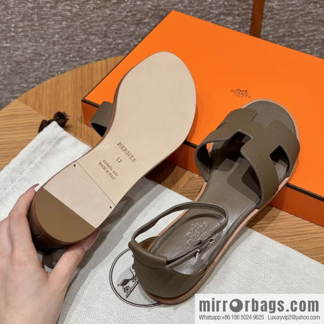 Hermès H's must-wear sandals in spring and summer
