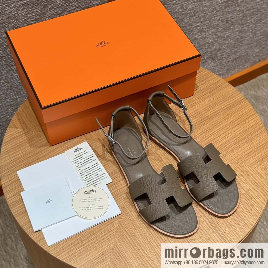 Hermès H's must-wear sandals in spring and summer