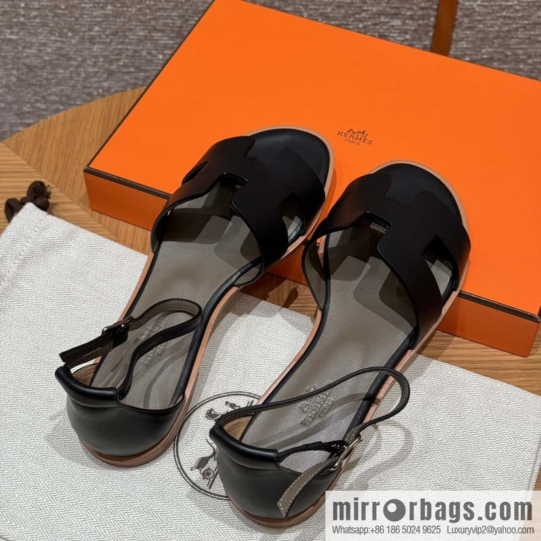 Hermès H's must-wear sandals in spring and summer