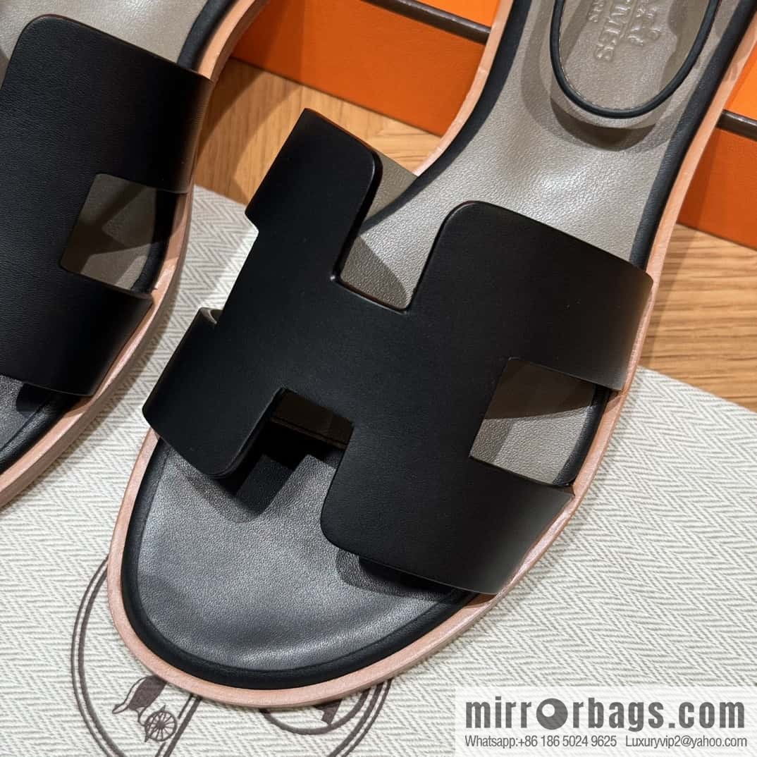 Hermès H's must-wear sandals in spring and summer