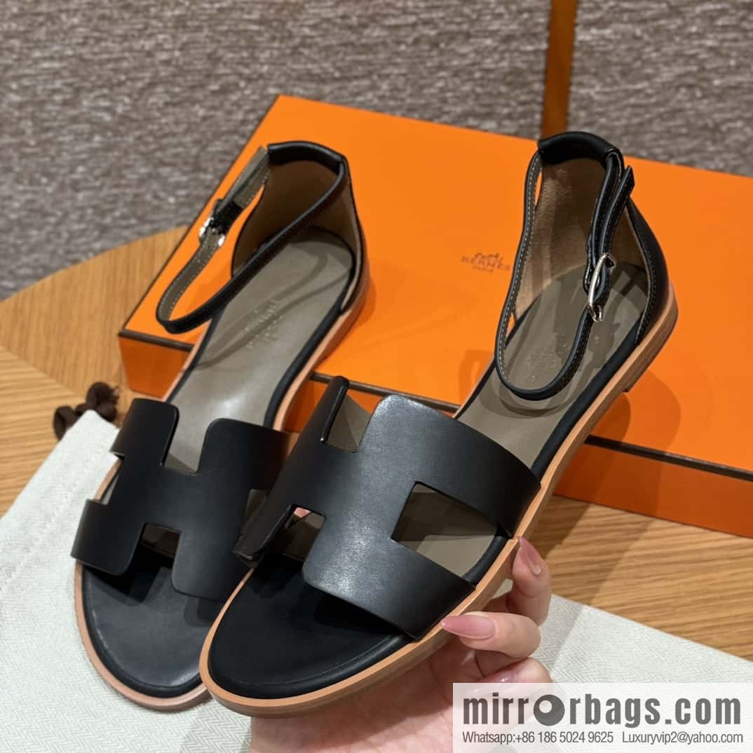 Hermès H's must-wear sandals in spring and summer