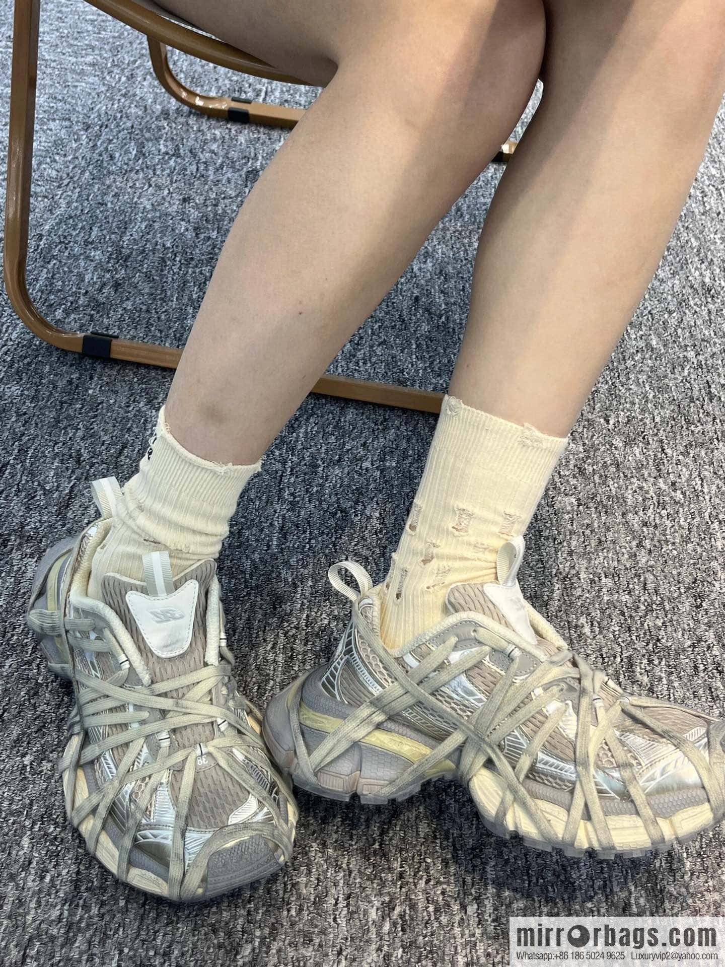 𝐁𝐚𝐥𝐞𝐧𝐜𝐢𝐚𝐠𝐚• 3 𝐗𝐋|||𝟐𝟎𝟐𝟒 retro old sports dad shoes, spider web 🕸️ straps upgrade